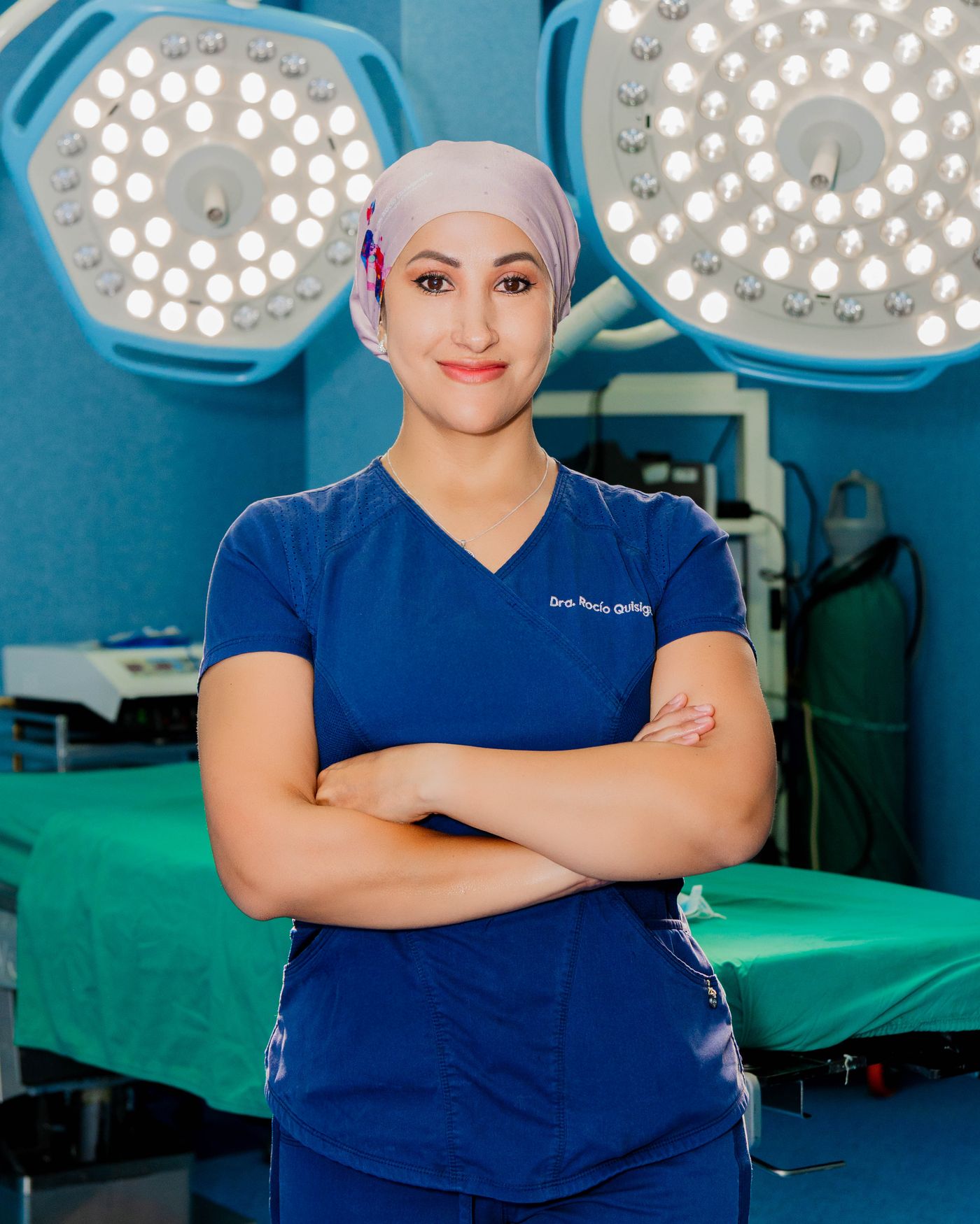 La Dra. Rocío Quisiguiña en el área quirúrgica del Hospital San Juan.