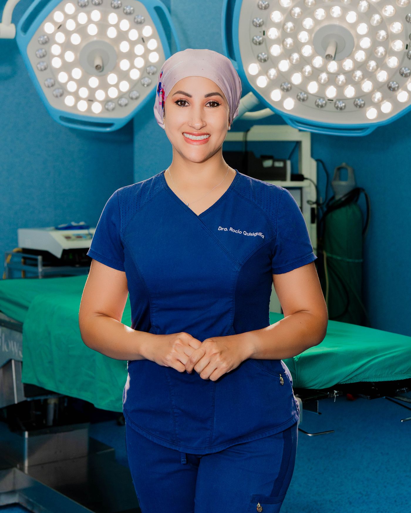 La Dra. Rocío Quisiguiña en el área quirúrgica del hospital.