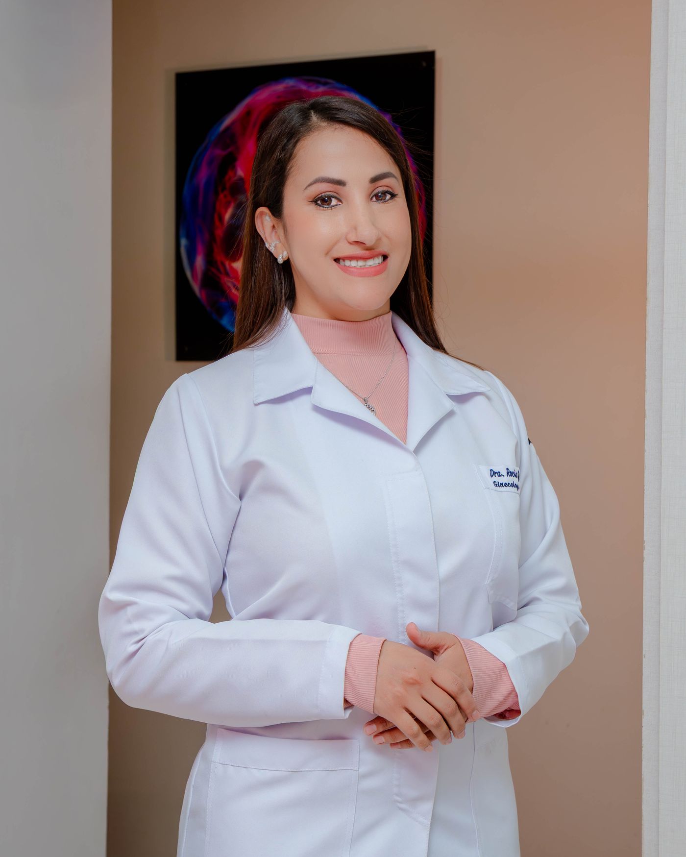 La Dra. Rocío Quisiguiña en consulta de ginecología.